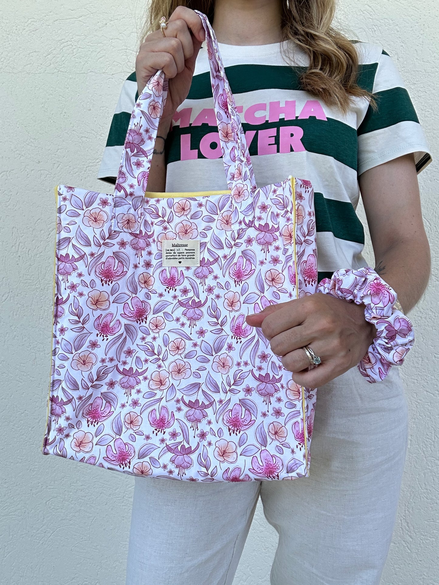Sac cabas et chouchou assorti fleurs roses