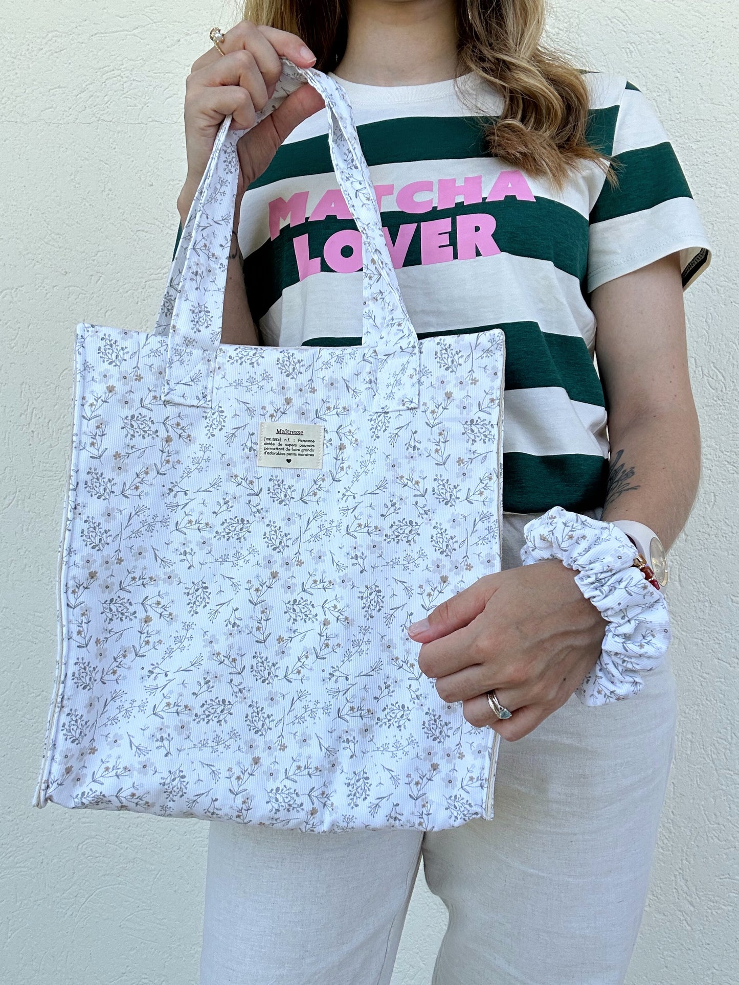 Sac cabas et son chouchou assorti fleuri beige